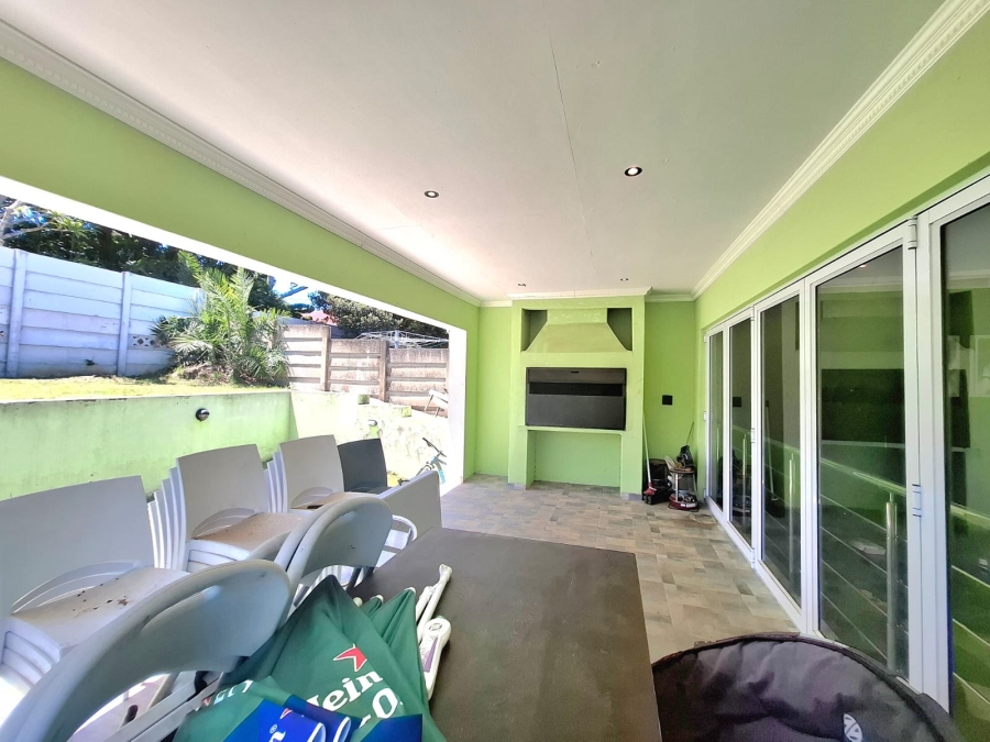 5 Bedroom Property for Sale in Gonubie Eastern Cape